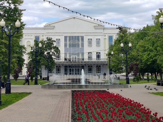 филармония-696x522