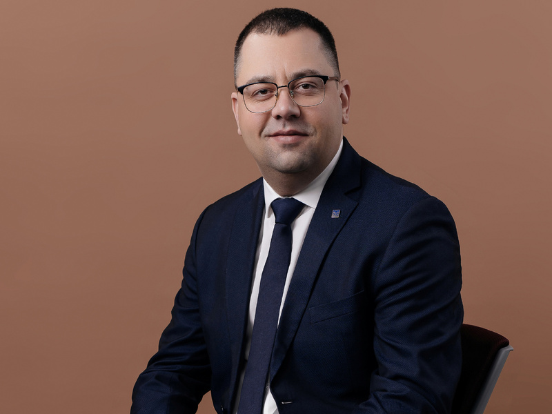 iorektoraderzhavinskogouniversitetapavelmoiseevpozdravlyaetsdnemznaniy