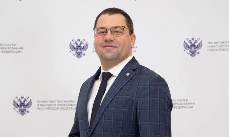 derzhavinskiypozdravlyaetsdnemrozhdeniyarektorapavlamoiseeva