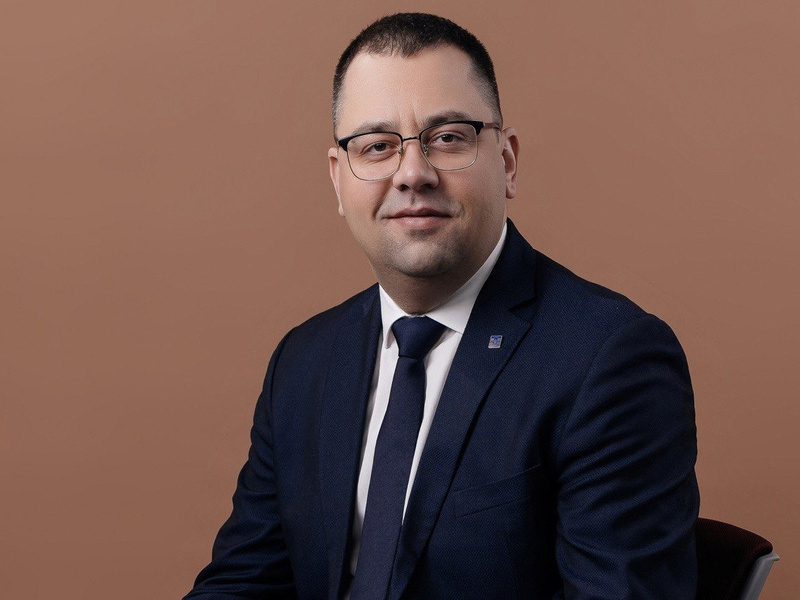 rektorderzhavinskogopavelmoiseevpozdravlyaetsmezhdunarodnymzhenskimdnem