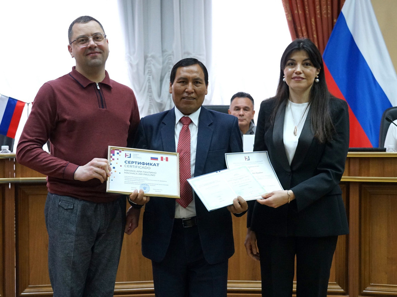 vderzhavinskomskollegamiizperuobsudiliznachimostpostroeniyamnogopolyarnogomira