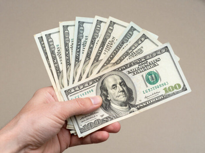 freepik__dollars-in-hand__28073-696x522