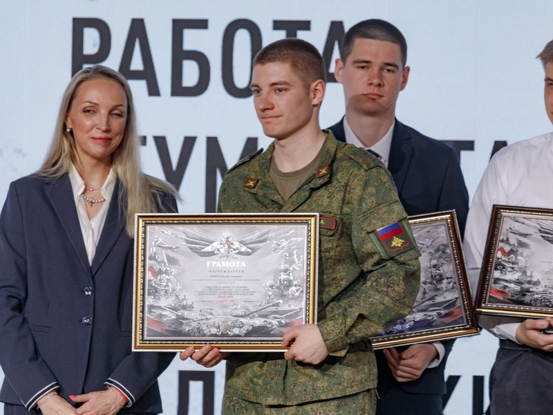 derzhavinetsdmitriyyartsevvchislepobediteleyvserossiyskogokonkursa1418slovogeroe